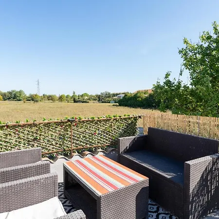 Aux Portes De La Camargue Lägenhet *