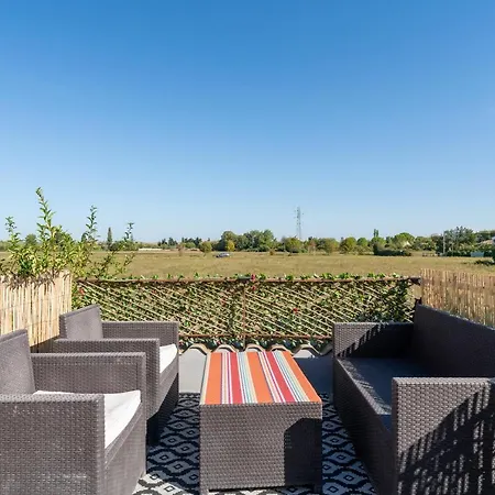 Aux Portes De La Camargue